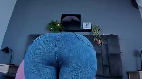 DULCE AURORA online show from 06.12.26
