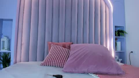 DULCE AURORA online show from 07.15.26