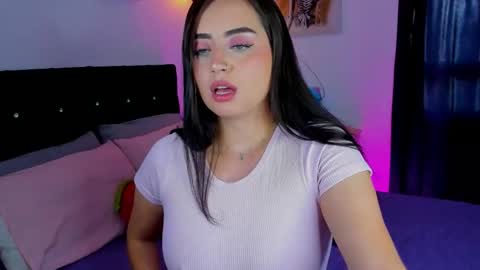 Snapshot of dulcedanii chatting on 12.19.25 Daniela online show from 12.19.25