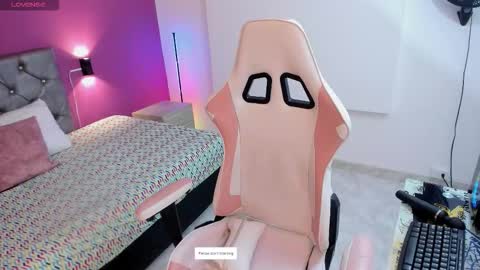 Snapshot of dulcee_gaby chatting on 11.22.25 dulcee_gaby online show from 11.22.25