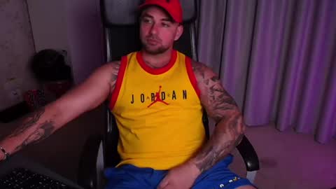 Snapshot of duncanstones chatting on 06.18.26 DuncanStone online show from 06.18.26