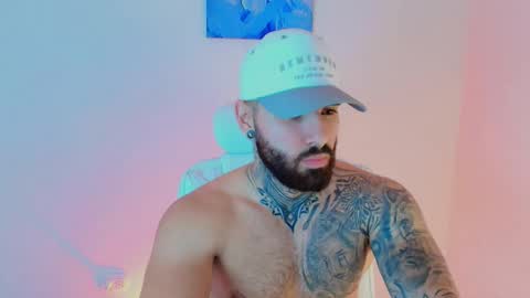 Snapshot of dustinhans chatting on 01.10.26 Dustin online show from 01.10.26