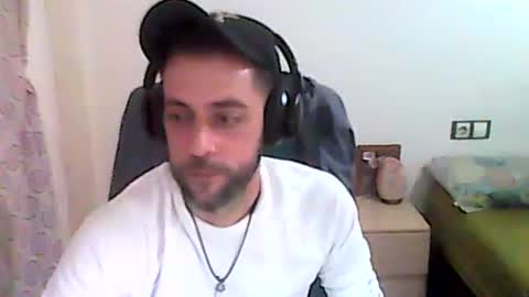 Snapshot of dvdvlc29 chatting on 12.14.25 david online show from 12.14.25