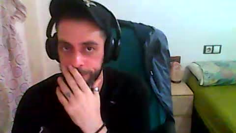 Snapshot of dvdvlc29 chatting on 12.16.25 david online show from 12.16.25