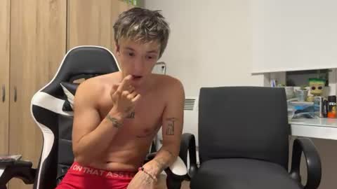 Snapshot of dylanandollie chatting on 07.14.26 Dylan and Ollie online show from 07.14.26