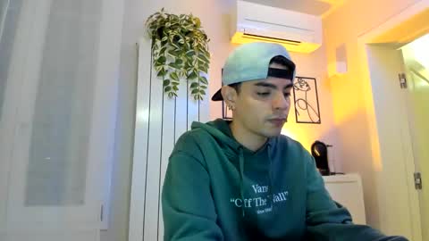 Snapshot of dylancruger chatting on 12.08.24 D Y L A N online show from 12.08.24