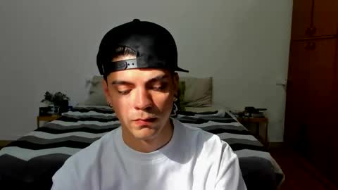 Snapshot of dylancruger chatting on 05.02.26 D Y L A N online show from 05.02.26