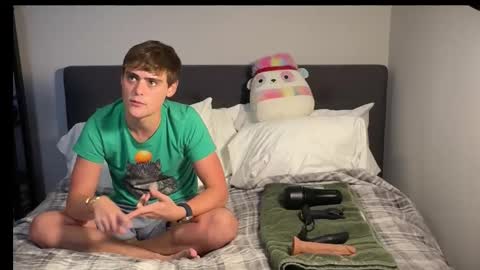 Snapshot of dylanfruits chatting on 10.27.25 dylanfruits online show from 10.27.25