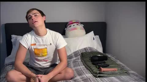 Snapshot of dylanfruits chatting on 10.31.25 dylanfruits online show from 10.31.25