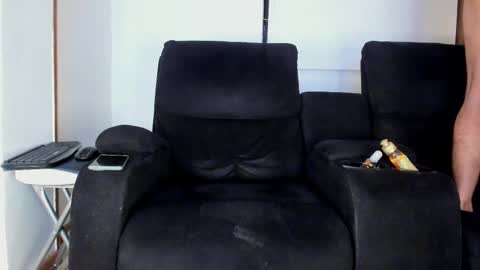 Snapshot of dylanstrong_ chatting on 03.12.25 Dylann and Willy online show from 03.12.25