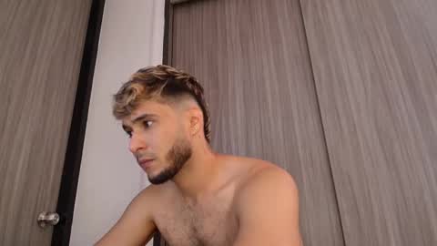 Snapshot of dylanxfun chatting on 10.15.25 dylanxfun online show from 10.15.25