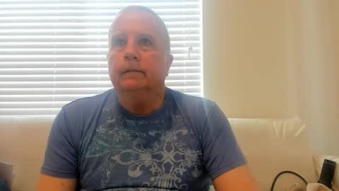 Snapshot of e_rectiom chatting on 12.22.25 Mr Wonderful online show from 12.22.25