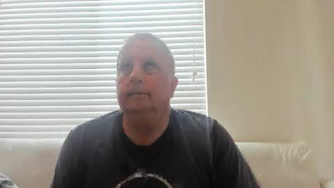 Snapshot of e_rectiom chatting on 04.12.26 Mr Wonderful online show from 04.12.26