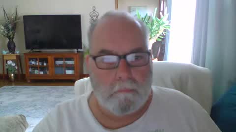Snapshot of earl52 chatting on 04.06.26 earl52 online show from 04.06.26
