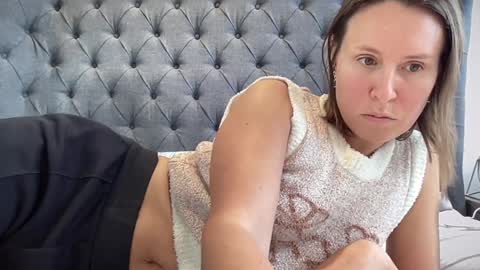 Snapshot of eatmypie69 chatting on 10.15.25 Nadia Ferreira  online show from 10.15.25