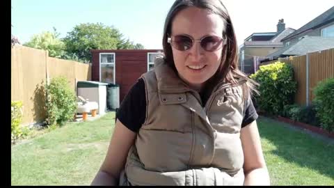 Nadia Ferreira  online show from 04.27.26