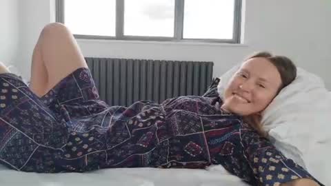 Nadia Ferreira  online show from 07.30.26