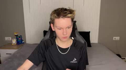 Snapshot of eaton_ chatting on 01.16.26 eaton_ online show from 01.16.26