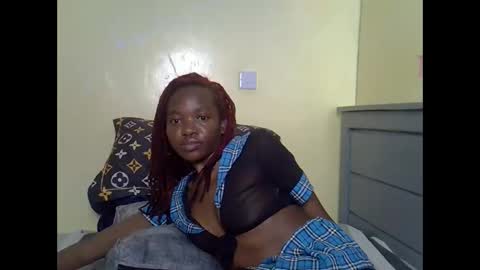 Snapshot of eboniana chatting on 05.16.26 eboniana online show from 05.16.26