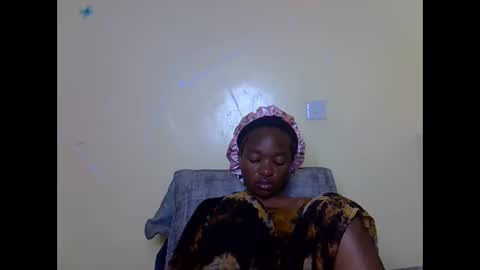Snapshot of eboniana chatting on 05.21.26 eboniana online show from 05.21.26