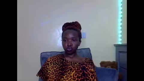 Snapshot of eboniana chatting on 05.31.26 eboniana online show from 05.31.26