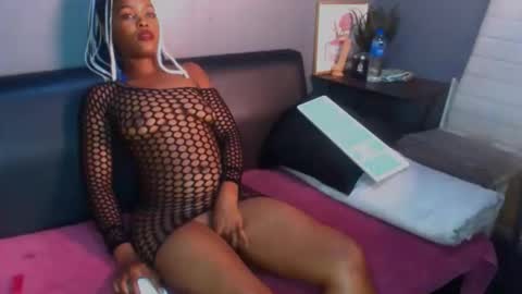 Snapshot of ebony18x chatting on 12.05.25 Candy online show from 12.05.25