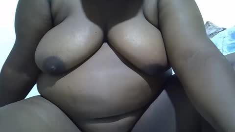 Snapshot of ebony_dela chatting on 12.15.25 Princess Dela online show from 12.15.25