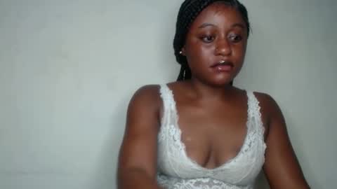Snapshot of ebony_fatass chatting on 09.22.25 Ella online show from 09.22.25