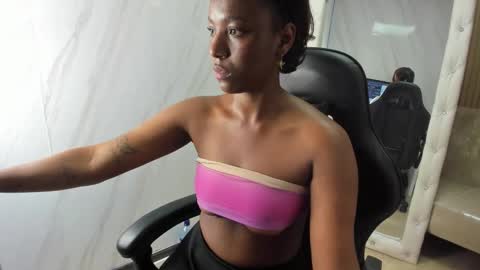 Snapshot of ebony_rose_tf chatting on 09.17.25 ebony_rose_tf online show from 09.17.25