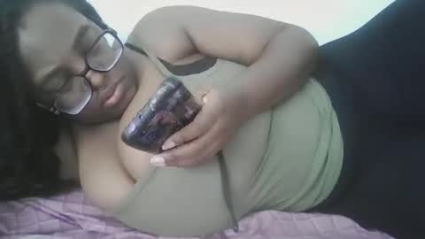 Snapshot of ebonybigtitqueen0 chatting on 09.14.25 ebonybigtitqueen0 online show from 09.14.25