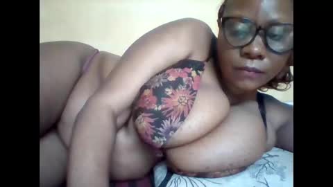 Snapshot of ebonybussy chatting on 06.10.26 MAMITO online show from 06.10.26