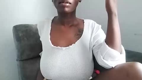 Snapshot of ebonycandymelani chatting on 02.11.25 Ebony Melanie online show from 02.11.25