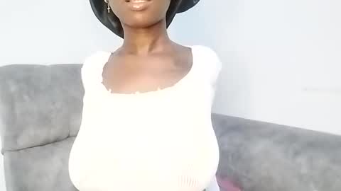 Snapshot of ebonycandymelani chatting on 02.12.25 Ebony Melanie online show from 02.12.25