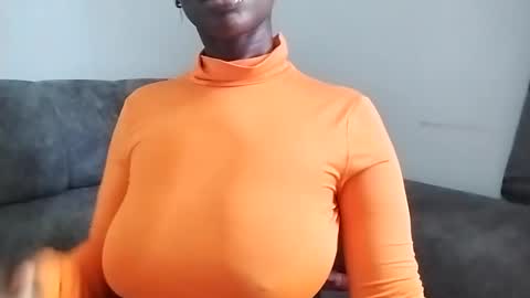 Snapshot of ebonycandymelani chatting on 02.16.25 Ebony Melanie online show from 02.16.25