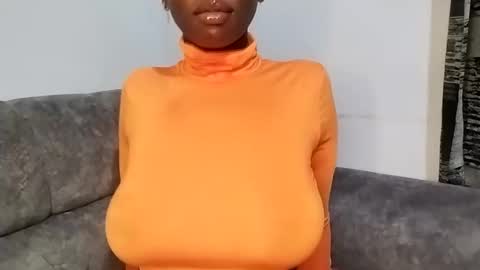 Snapshot of ebonycandymelani chatting on 03.11.25 Ebony Melanie online show from 03.11.25