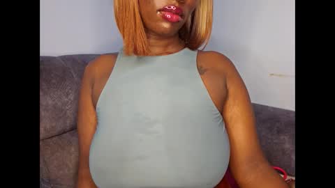 Snapshot of ebonycandymelani chatting on 09.16.25 Ebony Melanie online show from 09.16.25