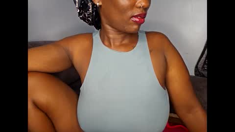 Snapshot of ebonycandymelani chatting on 10.12.25 Ebony Melanie online show from 10.12.25