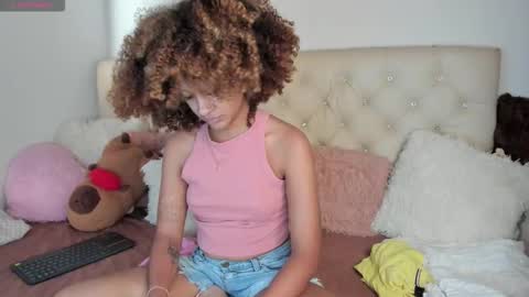 Queen Ebony online show from 12.20.25