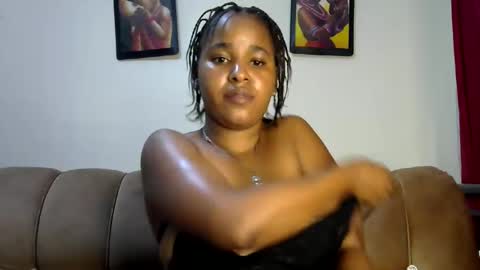 Snapshot of ebonyluna229320 chatting on 02.01.25 i am clara online show from 02.01.25