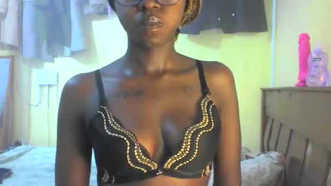 Ebonymuse2 online show from 04.20.26