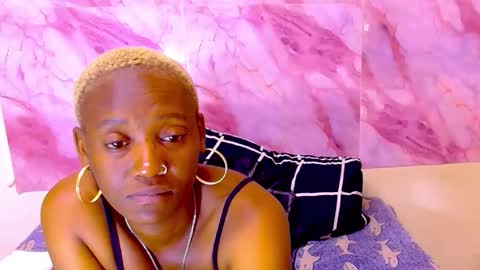 Snapshot of ebonyolive69 chatting on 10.21.25 Cindy online show from 10.21.25