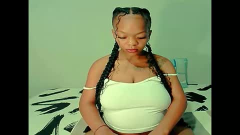 Snapshot of ebonyshy123x chatting on 01.18.26 ebonyshy123 online show from 01.18.26