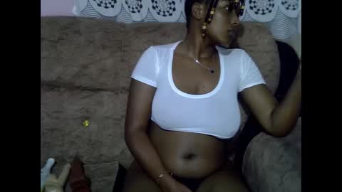 Snapshot of ebonysk chatting on 05.27.26 pretty online show from 05.27.26