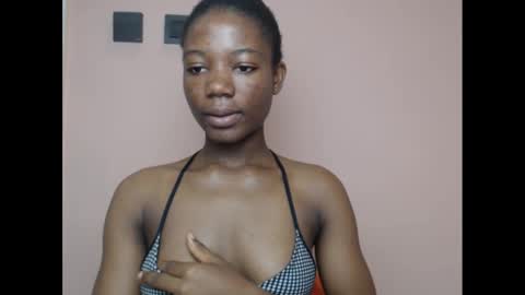 Snapshot of ebonyxgold chatting on 12.22.24 ebonyxgold online show from 12.22.24