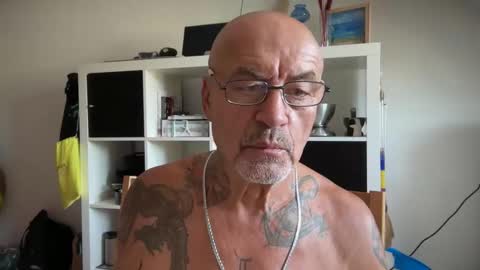 Snapshot of eddelmar chatting on 05.24.26 eddelmar online show from 05.24.26