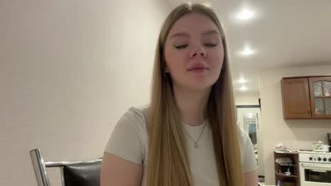 Mia online show from 04.08.26