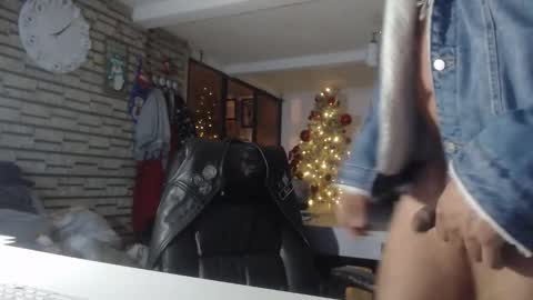 Snapshot of edgarram83 chatting on 12.19.25 edgarram83 online show from 12.19.25