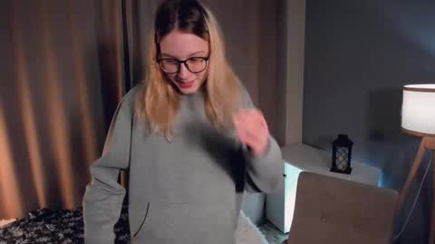 Snapshot of edlacarleton chatting on 01.19.26 Nikki online show from 01.19.26