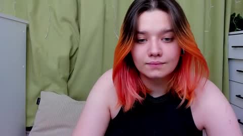 Snapshot of edna_dana chatting on 12.19.25 Edna online show from 12.19.25