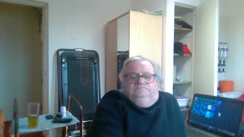 Snapshot of edst65 chatting on 01.22.25 edst65 online show from 01.22.25